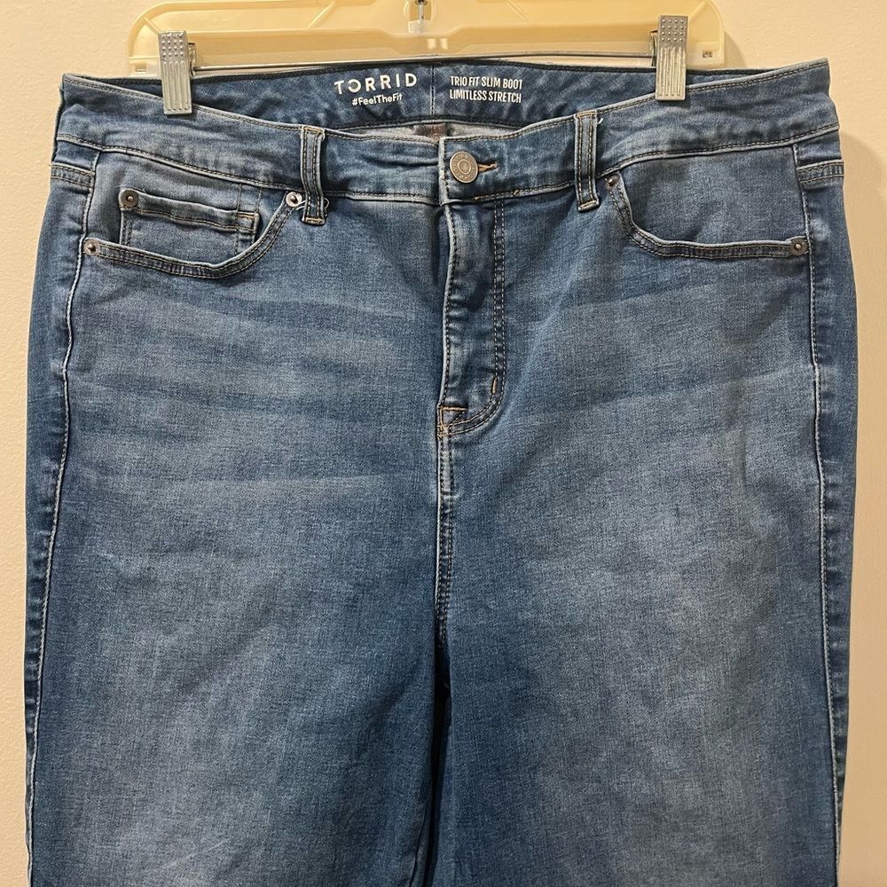 Torrid Trio Fit Slim Boot Denim Blue Jeans Stretch Size 16 - Picture 2 of 14